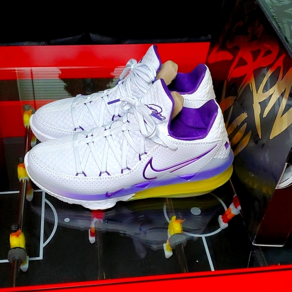 Lebron XVll low - Picture 4 of 7